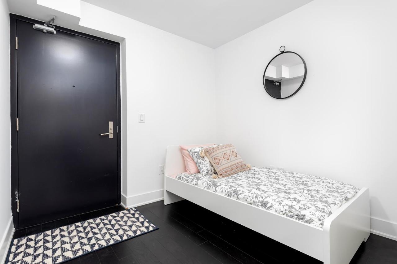 Ferienwohnung Upscale & Modern 2Bd + Den 2Ba Heart Of Downtown! Toronto Exterior foto