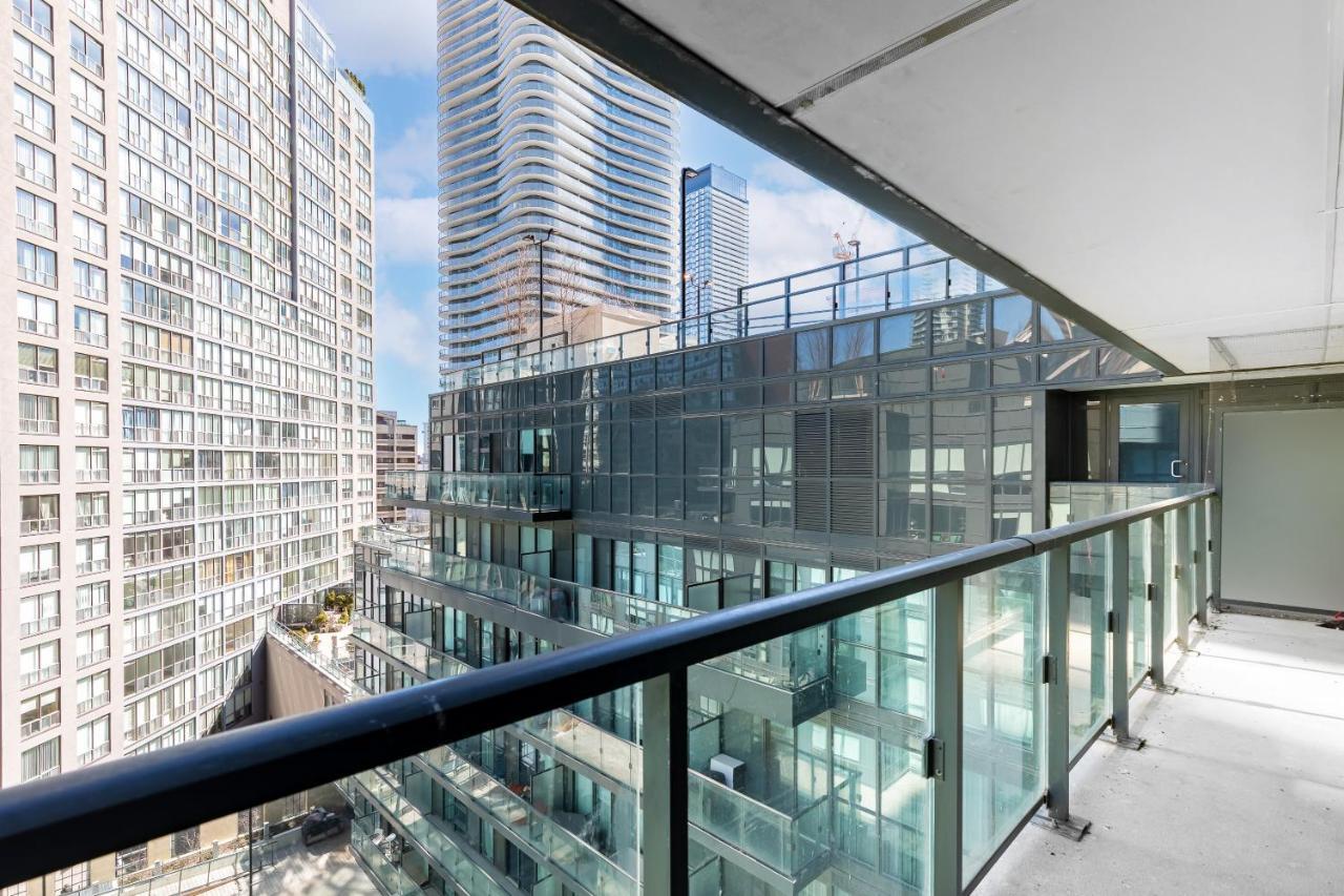 Ferienwohnung Upscale & Modern 2Bd + Den 2Ba Heart Of Downtown! Toronto Exterior foto